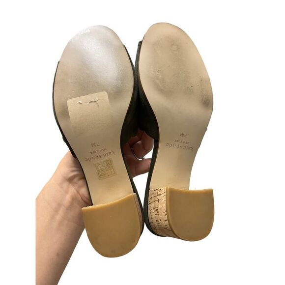 KATE SPADE SCALLOPED GREEN SUEDE OPEN TOE HEELS SIZE 7 - Picture 7 of 8